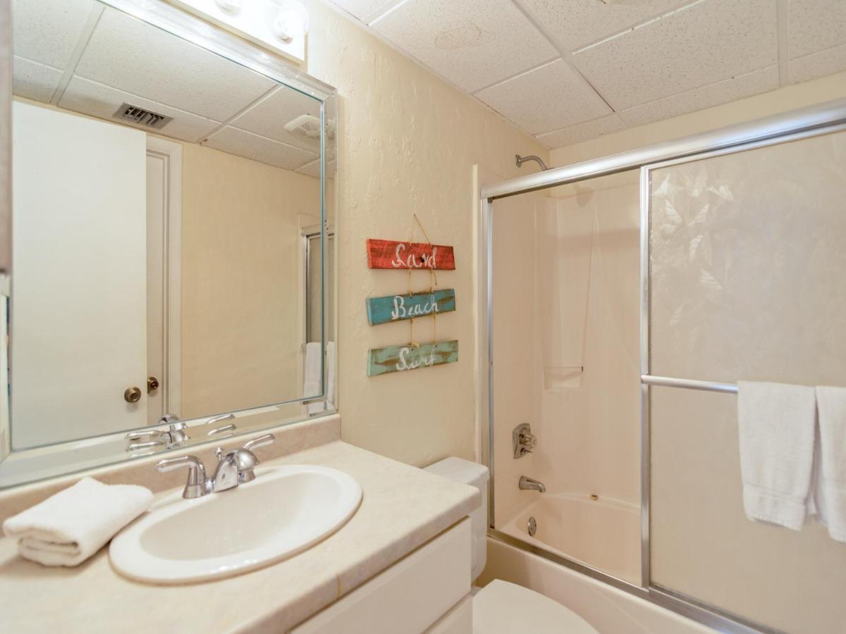 Edgewater Leeward 406, 2 Bedroom, Beach Front, Pool, Sleeps 6 *