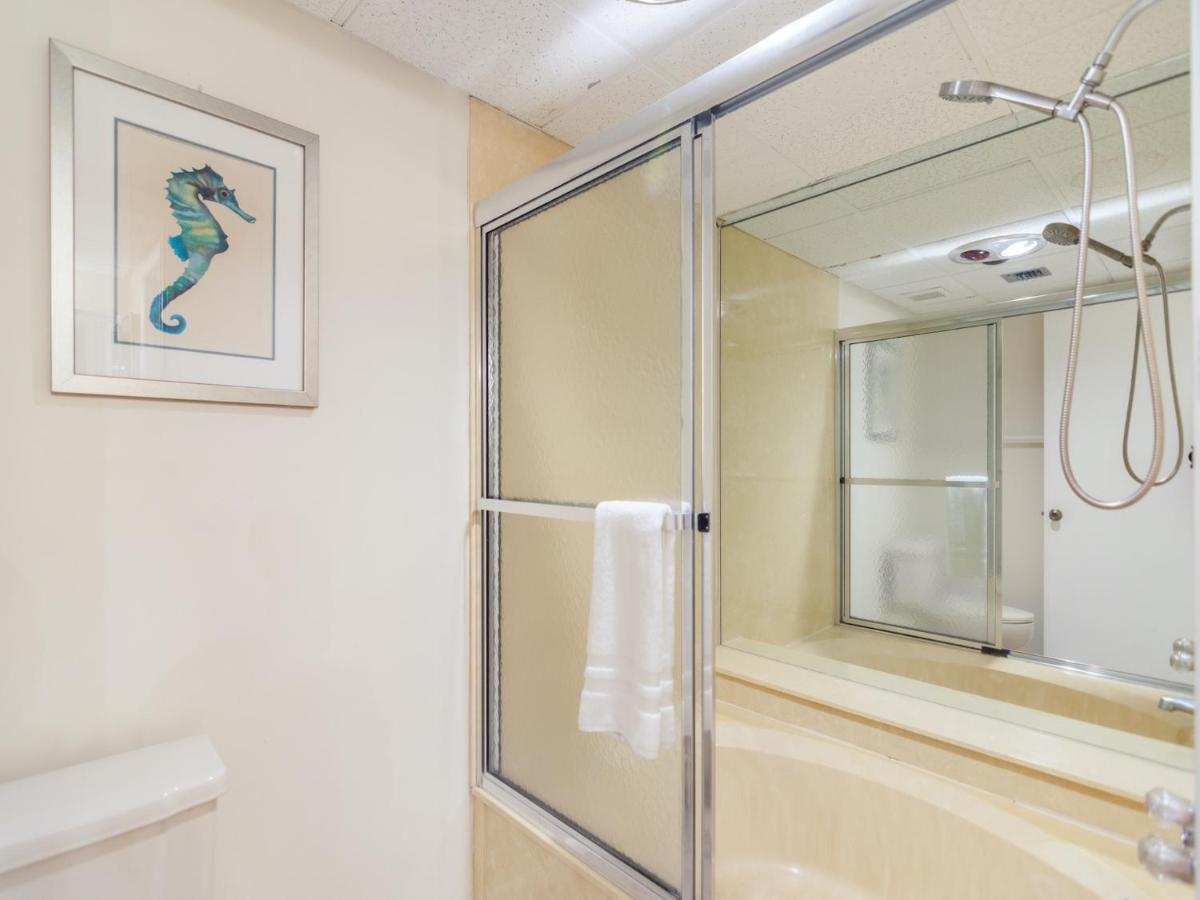 Edgewater Leeward 406, 2 Bedroom, Beach Front, Pool, Sleeps 6 *