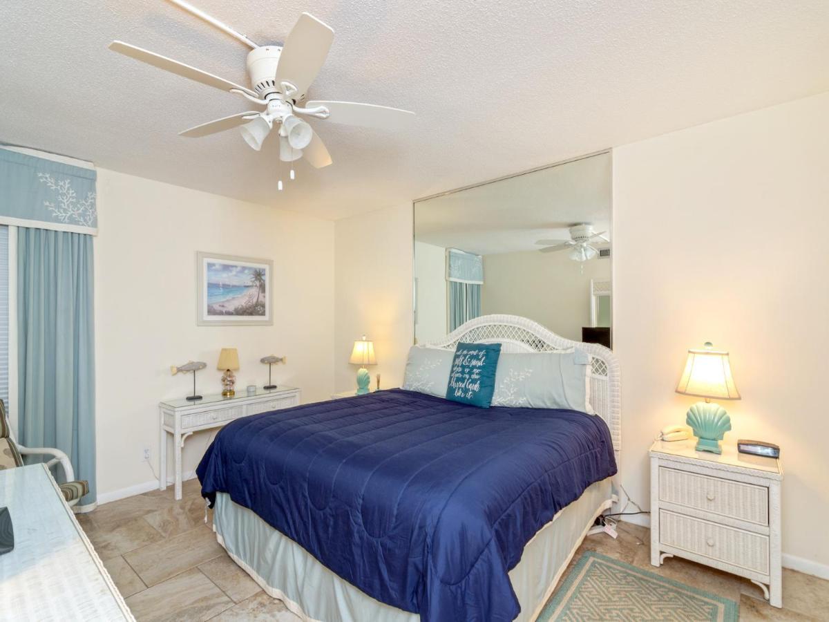 Edgewater Leeward 406, 2 Bedroom, Beach Front, Pool, Sleeps 6 Apartment